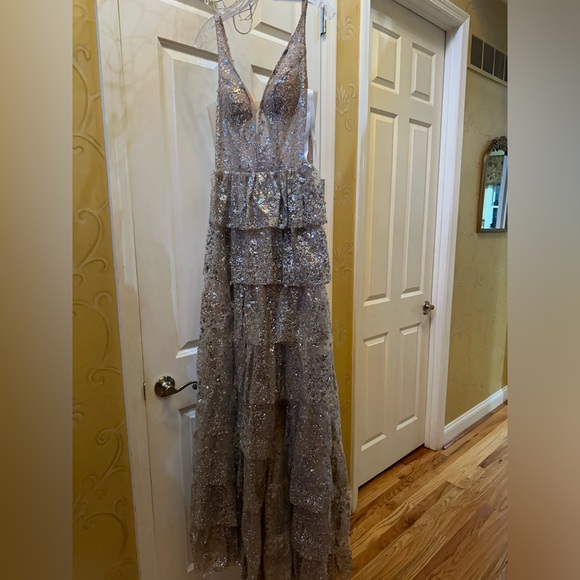 Brand new prom dress size 2 never been altered or worn - Picture 1 of 5